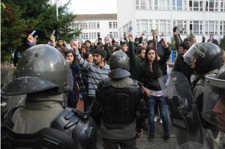 Öğretmen adayları fena kapıştı