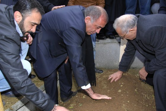 Gürsel Tekin gözyaşlarını tutamadı