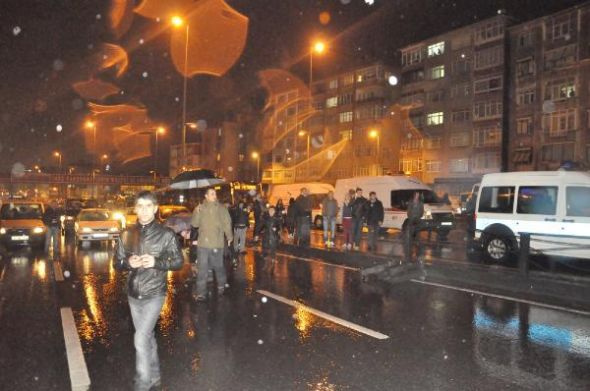 Metrobüs yolunda feci kaza