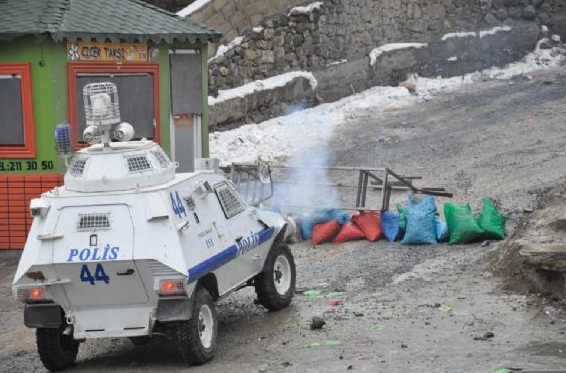 Hakkari sokakları savaş alanına döndü