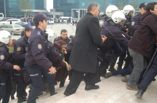 Polis Davutoğlu'na yumurta saldırıyı affetmedi