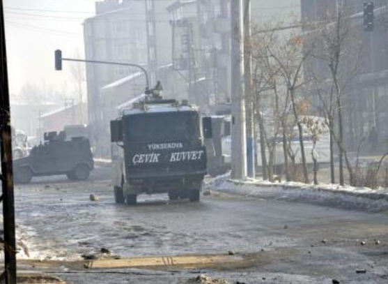 Yüksekova'daki gerginlik çatışmaya dönüştü!