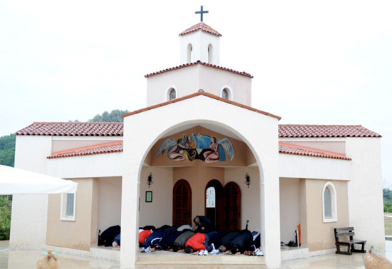 Cemaat kilisede namaz kıldı