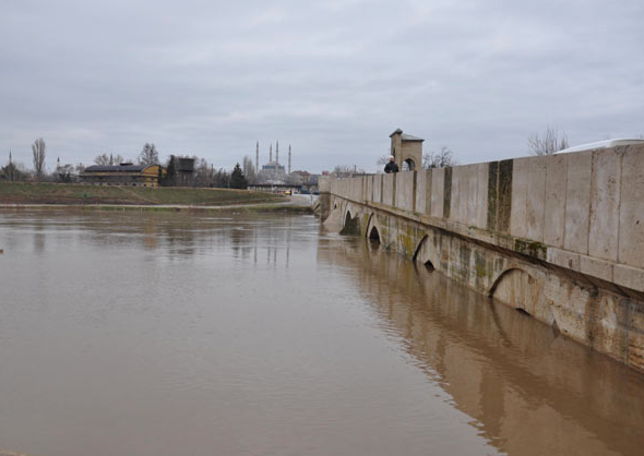 Edirne'yi sel korkusu sardı