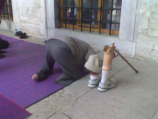 Namaz aşkı engel tanımadı!