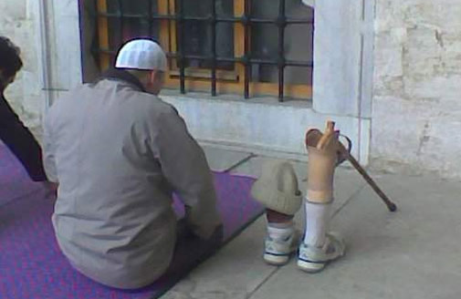 Namaz aşkı engel tanımadı!