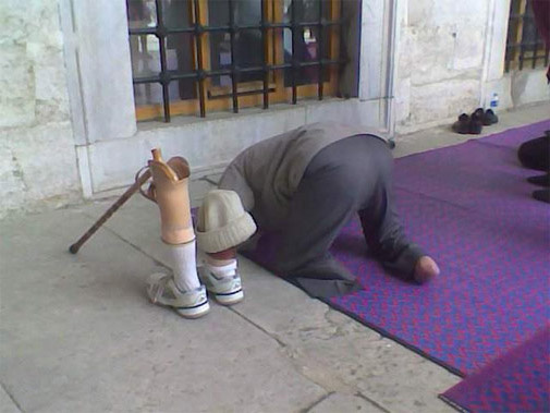 Namaz aşkı engel tanımadı!