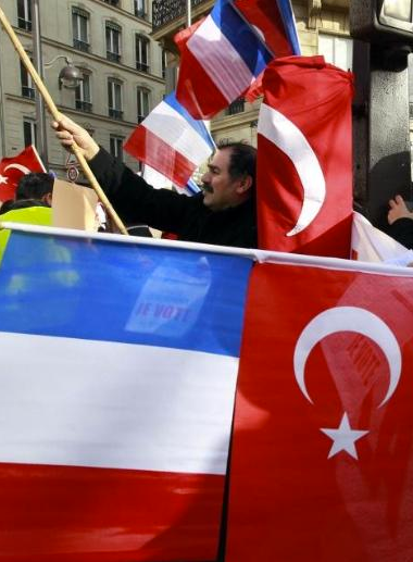 Türkler Fransa Meclisi'ni sardı