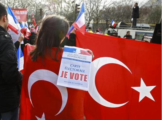 Türkler Fransa Meclisi'ni sardı