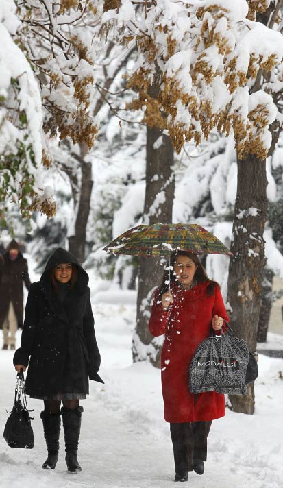 Başkent sabaha beyaz örtüyle uyandı