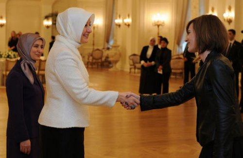 First Lady'den Fransa'ya gönderme