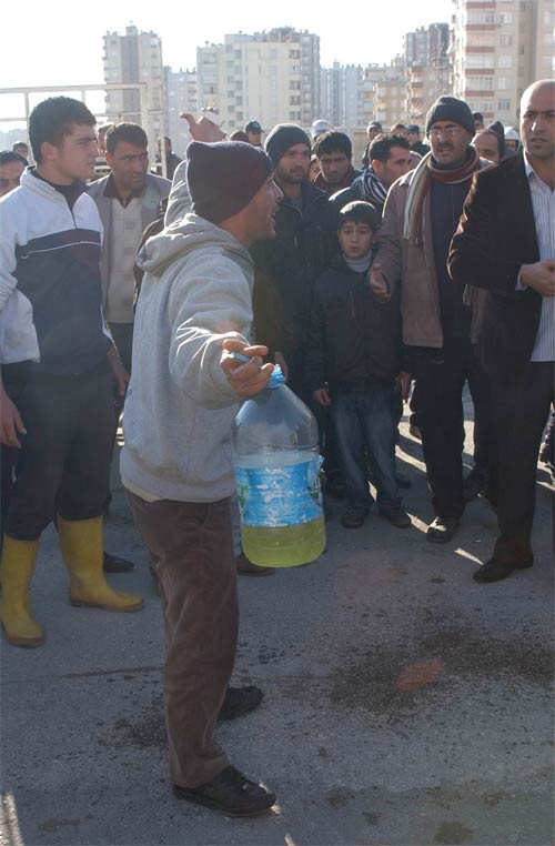 Protesto için kendini cayır cayır yaktı