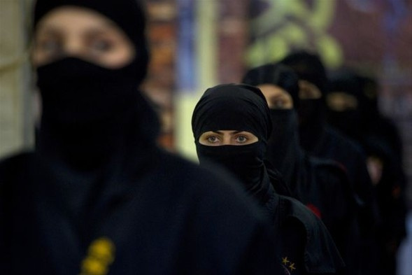 İşte İran ordusunun kadın ninjaları