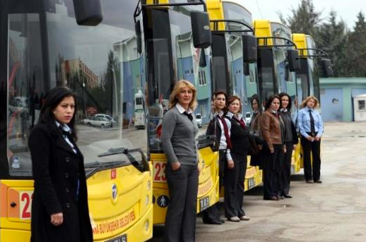 Adana'da otobüsler kadınlara emanet 