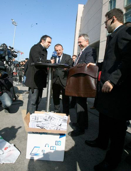 Yıldırım şike çantasını gösterdi