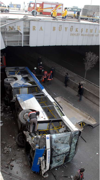 Ankara'da otobüs köprüden uçtu 