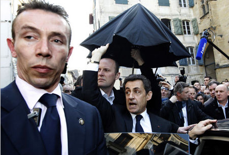 Sarkozy'i madara ettiler