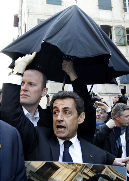 Sarkozy'i madara ettiler