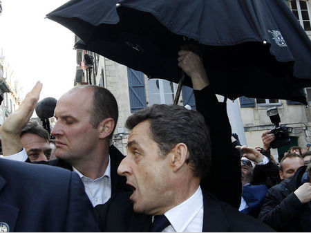 Sarkozy'i madara ettiler