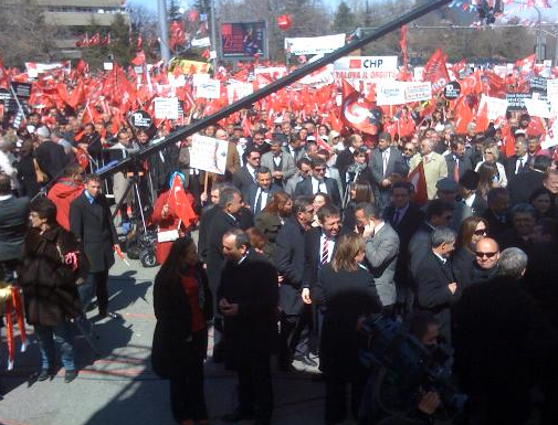 Onbinler Tandoğan'a akın etti