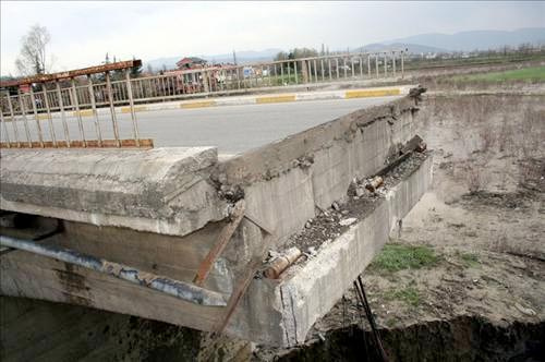 Zonguldak'ta köprü çöktü