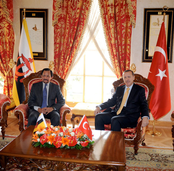 Erdoğan Sultan ile görüştü