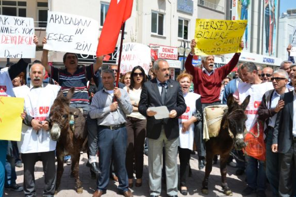 CHP'lilerden eşekli protesto
