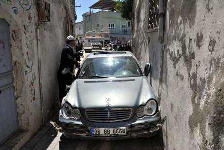 Polisten kaçarken sokağa sıkıştı!