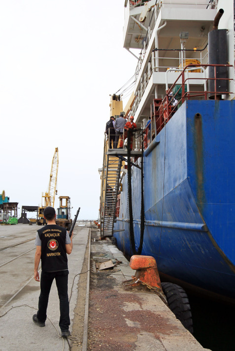 İşte İskenderun'daki silah yüklü geminin içi