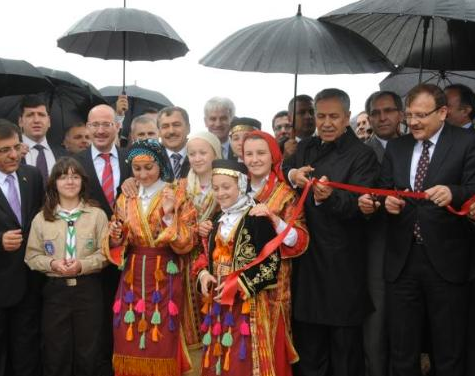 Arınç temel atma törenine katıldı