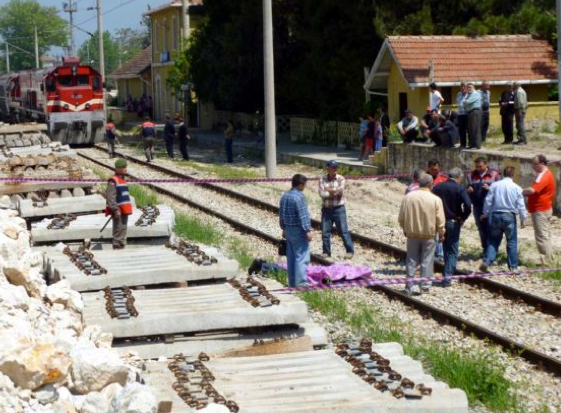 Tren istasyonunda feci ölüm