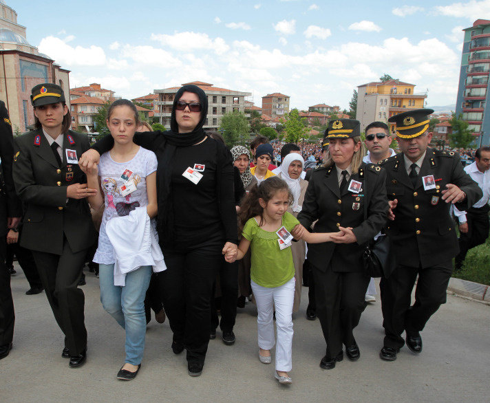 Şehitler son yolculuğuna uğurlandı