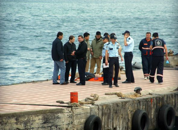 Kadıköy'de ceset karaya vurdu