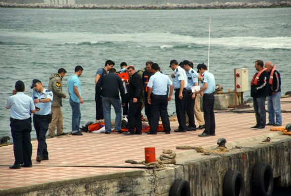 Kadıköy'de ceset karaya vurdu