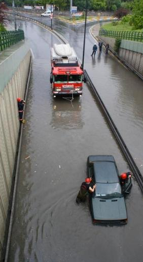 İstanbul 42 yıldır böyle yağmur görmedi