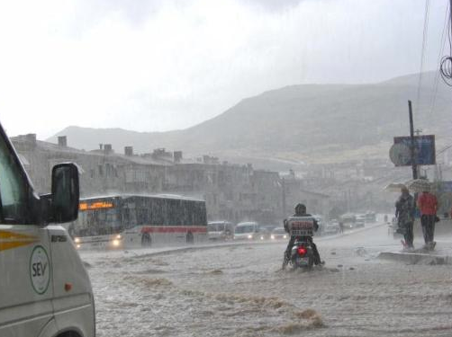 İzmir'den inanılmaz yağış görüntüleri
