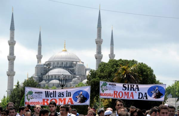 Ayasofya önünde namazlı eylem