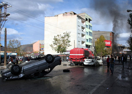 Van'ı harabeye çevirdiler