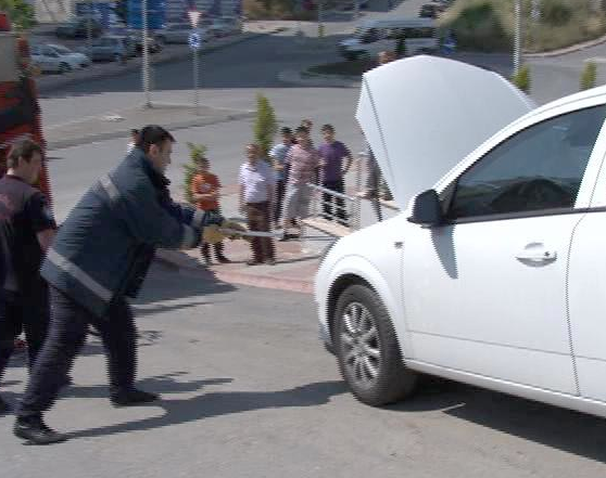 Otomobilden çıkana bakın!