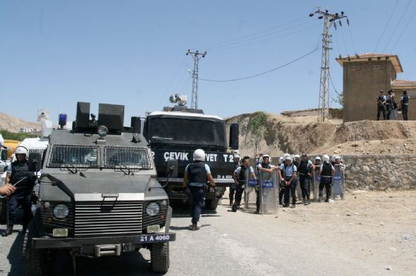 PKK'lının cenazesinde gergin anlar