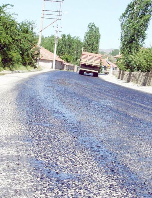 Asfalt eriten sıcaklar geldi çattı !