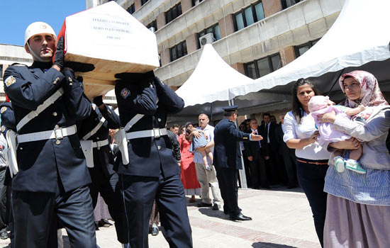 Şehit polis için Emniyet Müdürlüğü'nde tören 