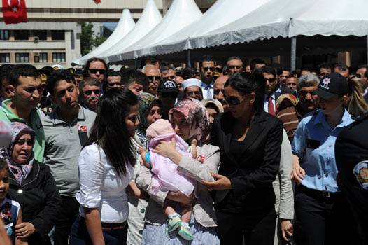 Şehit polis için Emniyet Müdürlüğü'nde tören 