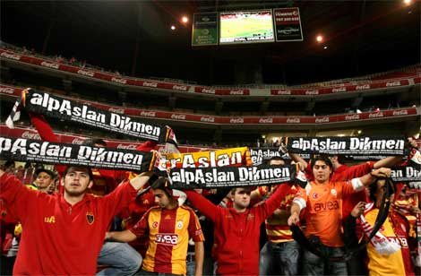 Aslan'dan futbol dersi!