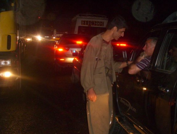 Yol kesen PKK'lılar böyle görüntülendi