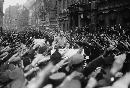 Nazi katliamından çarpıcı fotoğraflar