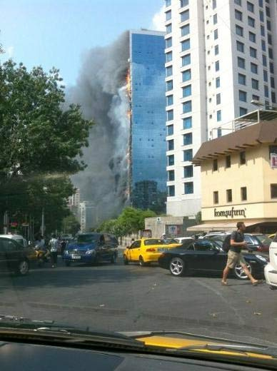 Ünlülerin kaldığı Polat Tower'da yangın