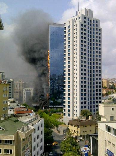 Ünlülerin kaldığı Polat Tower'da yangın