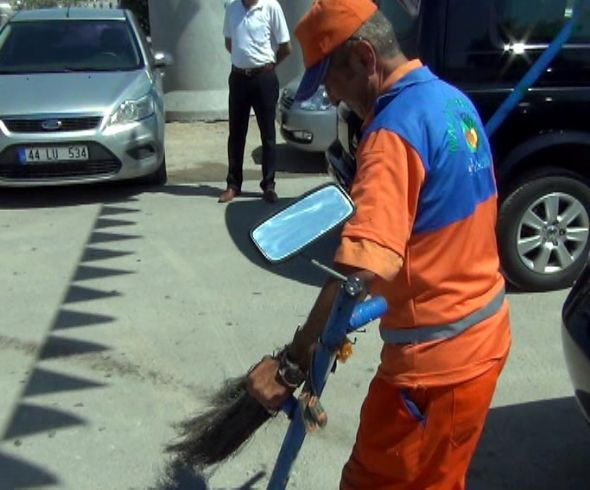 Dikiz aynalı temzilik işçisi!