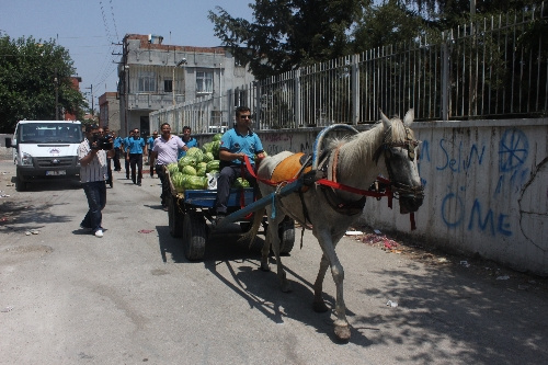 Parayı bozdurmaya giden karpuzcu geri gelmedi!